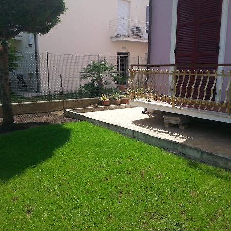 B&B Civico22 Civitanova Marche Bagian luar foto