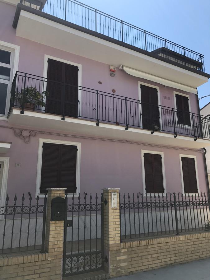 B&B Civico22 Civitanova Marche Bagian luar foto