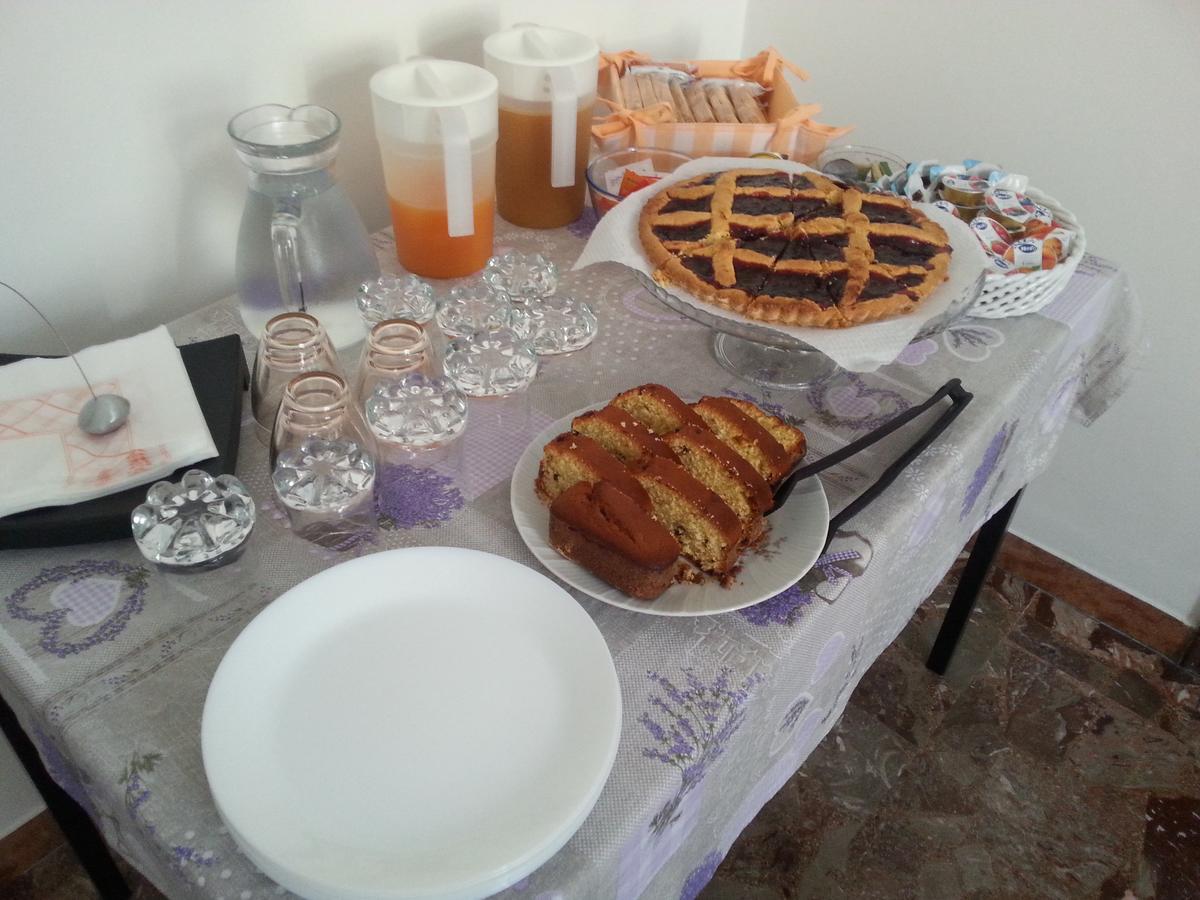 B&B Civico22 Civitanova Marche Bagian luar foto