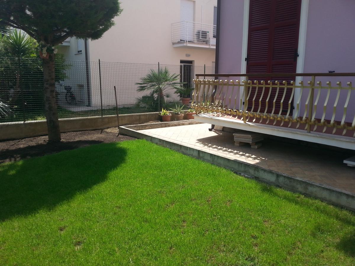 B&B Civico22 Civitanova Marche Bagian luar foto