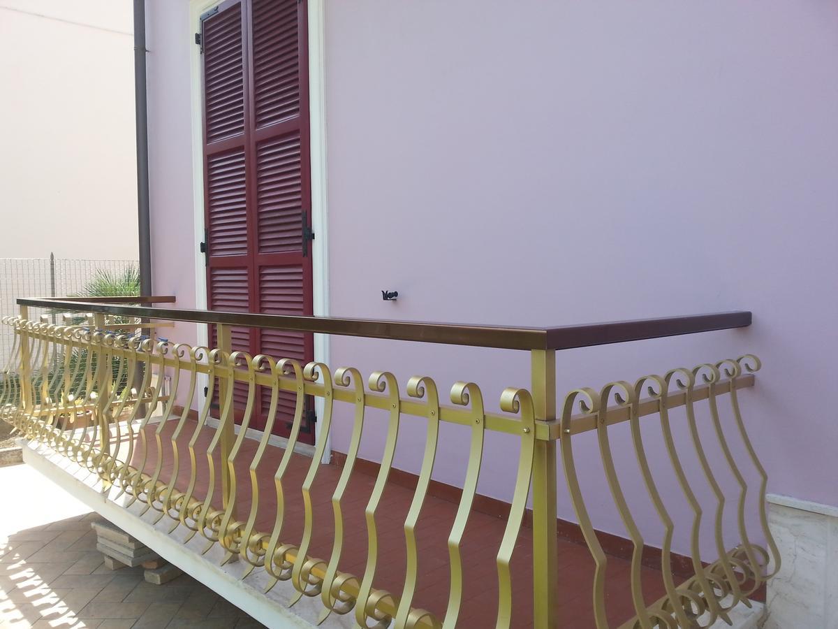 B&B Civico22 Civitanova Marche Bagian luar foto