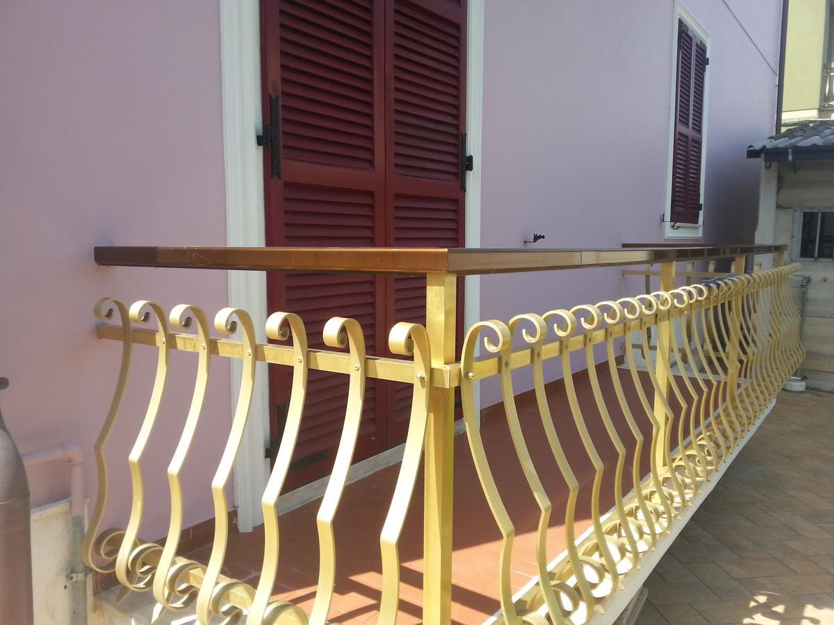 B&B Civico22 Civitanova Marche Bagian luar foto